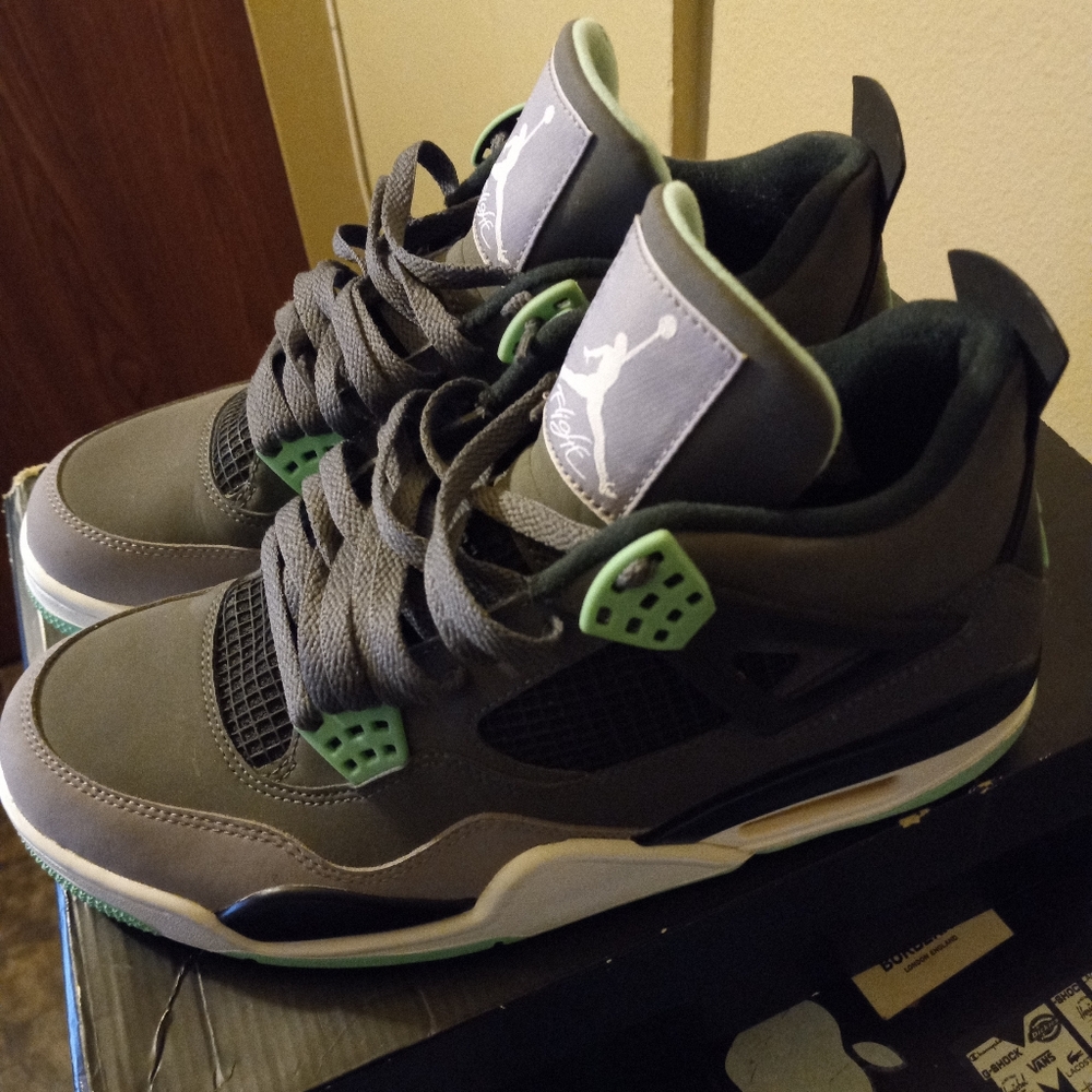 Retro Jordan 4s - Picture 4 of 4
